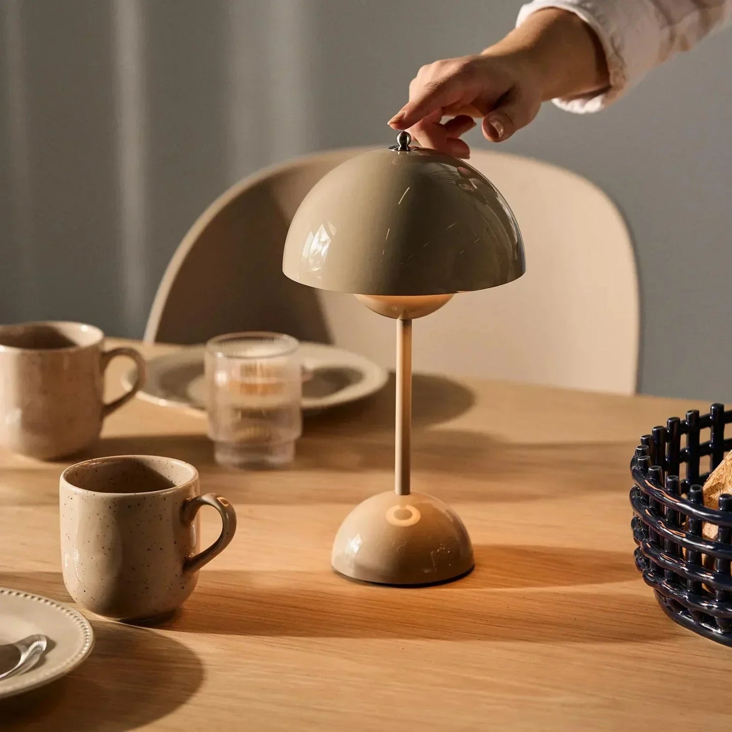 アムステルダムデザインテーブルランプ | 1＋1無料