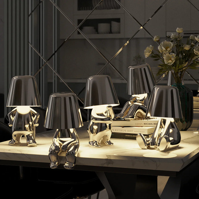 アイデアを照らすテーブルランプ | 1＋1無料